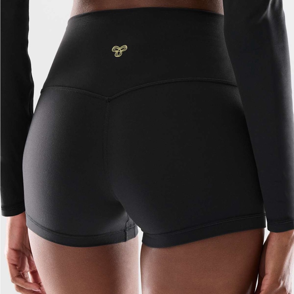 ARITZIA BUTTER Cheeky Hi-Rise 3" Short